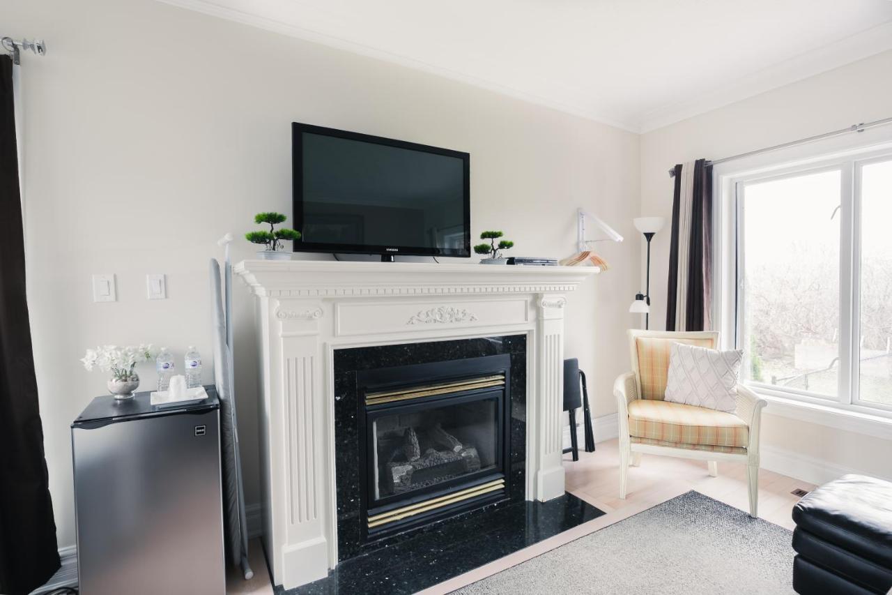 Newton Villa Brampton Exterior photo