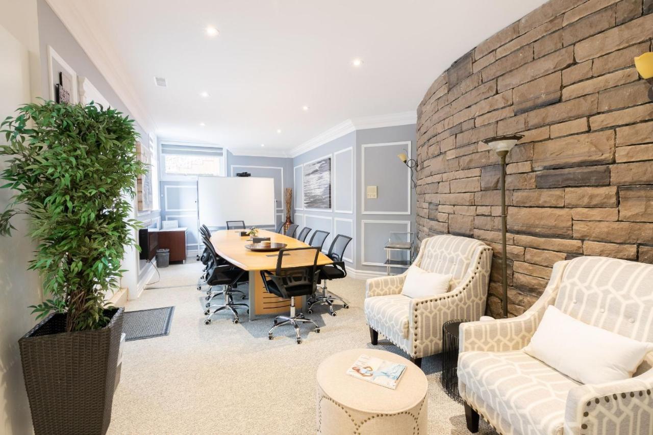 Newton Villa Brampton Exterior photo